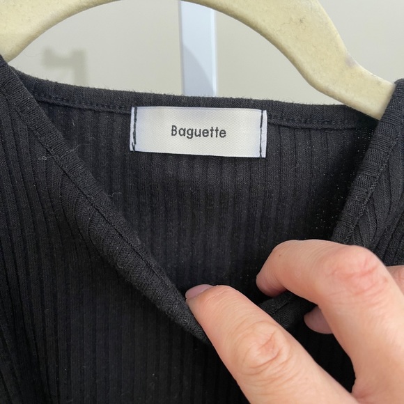 Baguette shoulder cut out sweater - Picture 3 of 4